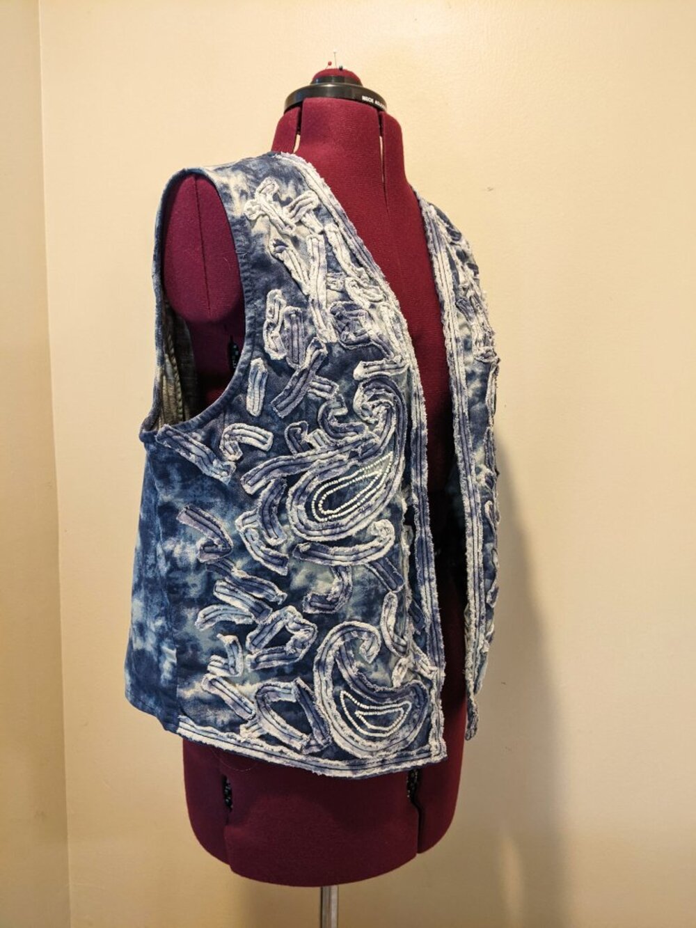 Chico’s Women’s Acid Wash Denim Vest Size 2 Embroidered Beaded Boho Cottagecore